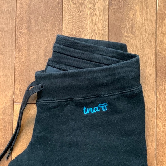 TNA Black Fleece Fitted Sweatpants - Picture 4 of 8